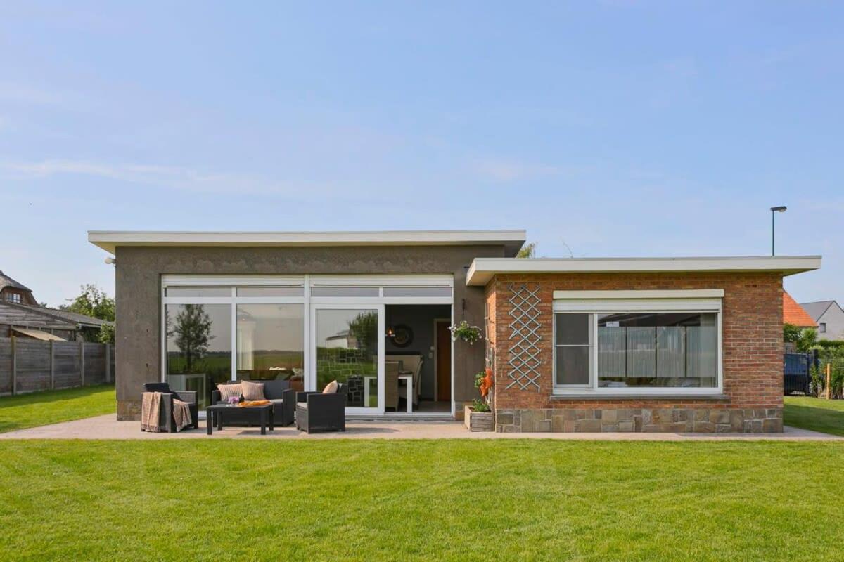 Huswell - Bungalow With Garden At 5 Minutes From The Beach Villa De Haan Kültér fotó