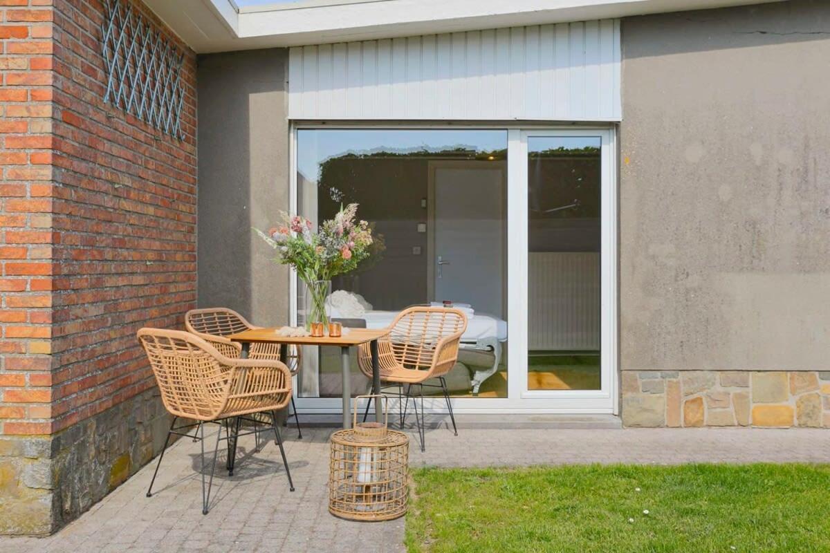 Huswell - Bungalow With Garden At 5 Minutes From The Beach Villa De Haan Kültér fotó