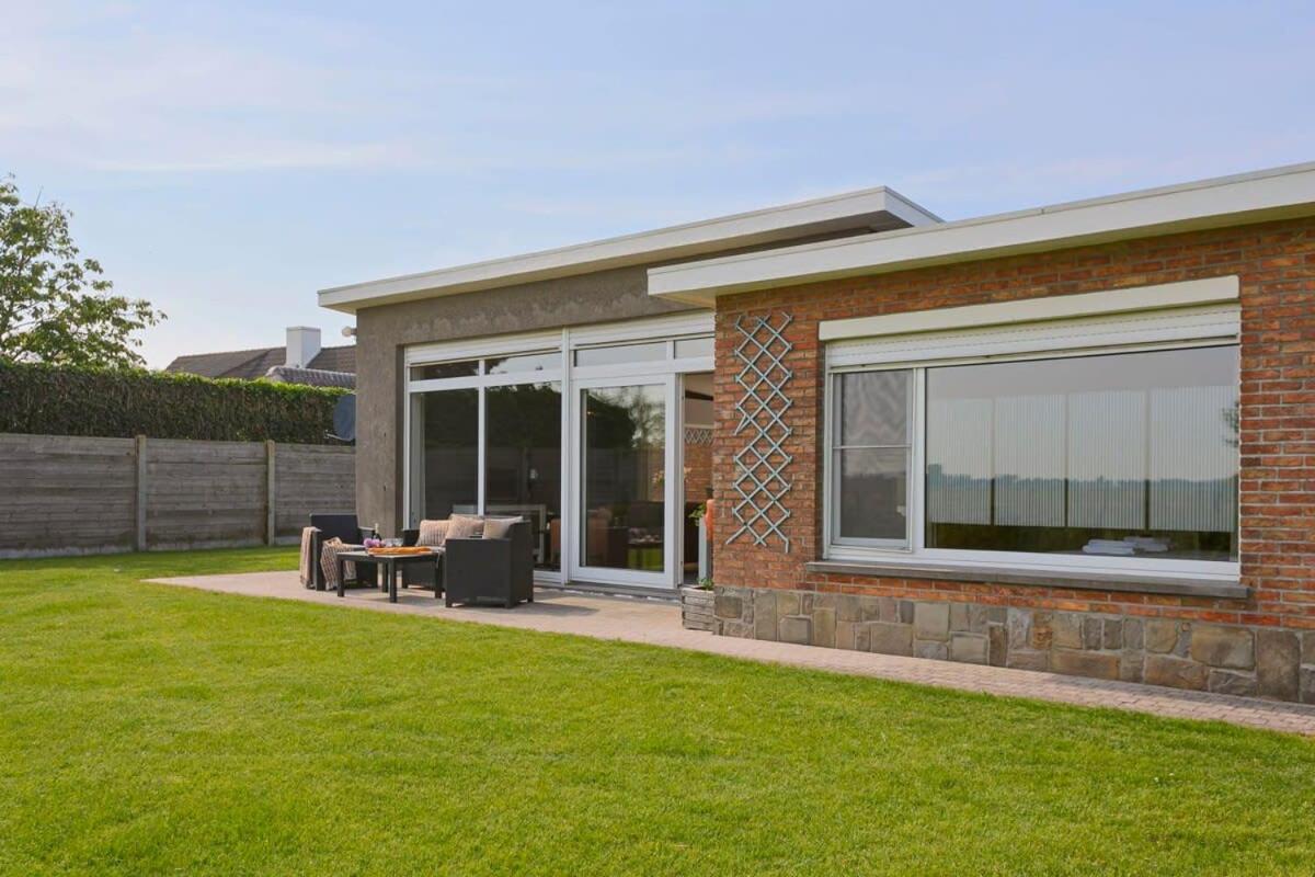 Huswell - Bungalow With Garden At 5 Minutes From The Beach Villa De Haan Kültér fotó